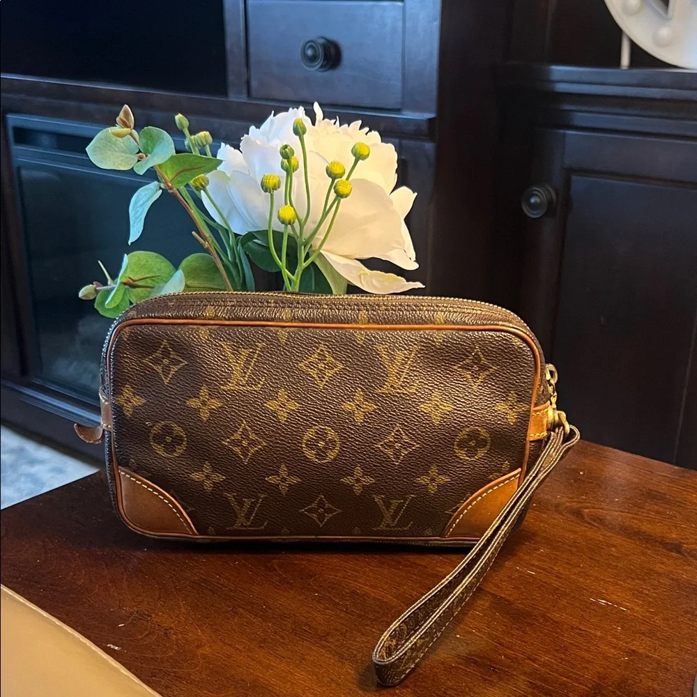 SOLD!!! Authentic Vintage Louis Vuitton Brown and Tan Monogram Clutch/Bag - Picture 1 of 17